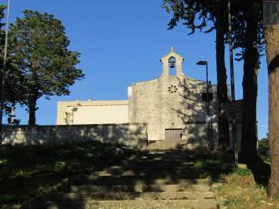 L'oasi Bosco Romanazzi sorge nei pressi della chiesa dell'Annunziata, nell'agro di Gioia del Colle. L'edificio fu probabilmente realizzato dai longobardi nel X secolo